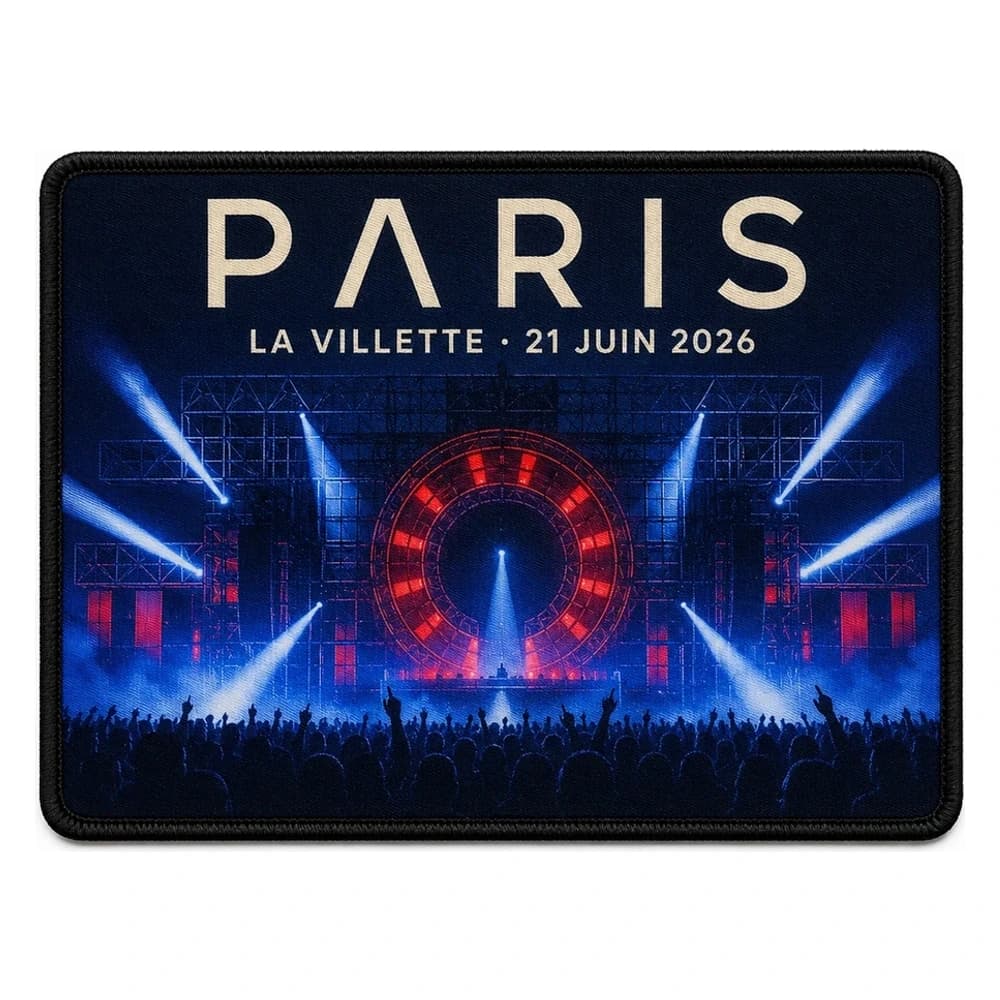 Écusson imprimé rectangulaire de concert à Paris, scène et faisceaux lumineux sur la foule