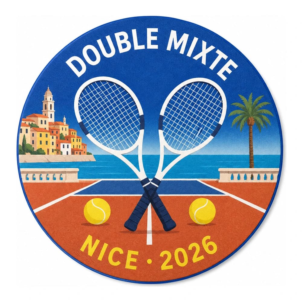 Écusson imprimé rond de tournoi de tennis à Nice, raquettes sur terre battue face à la mer