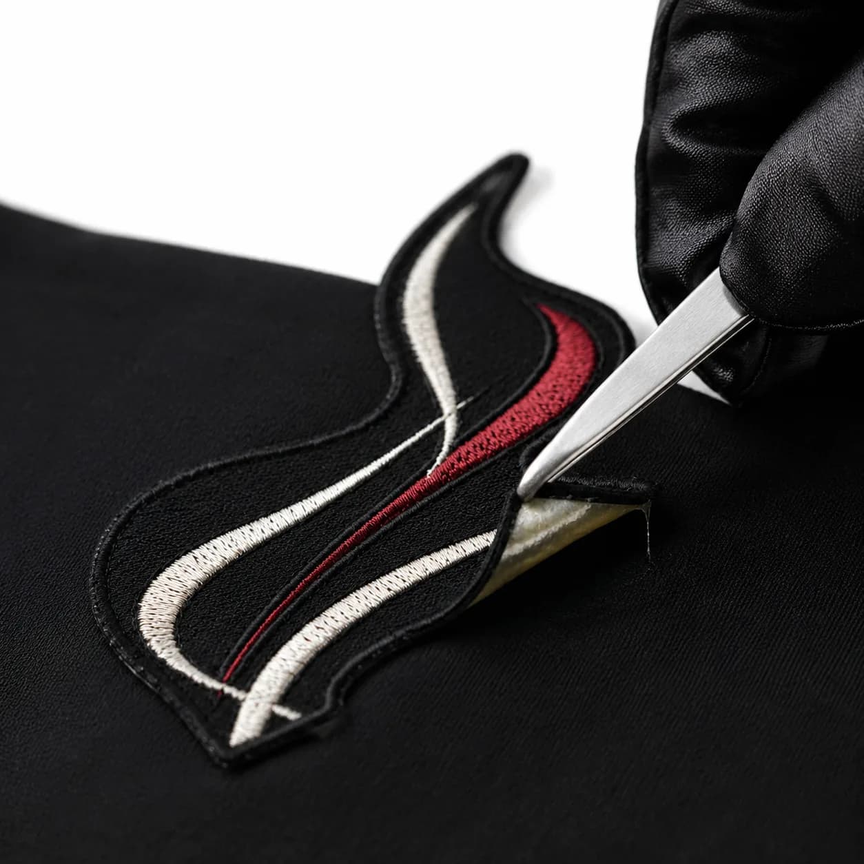 Comment enlever un écusson thermocollant sans abîmer le tissu, Écussons Paris